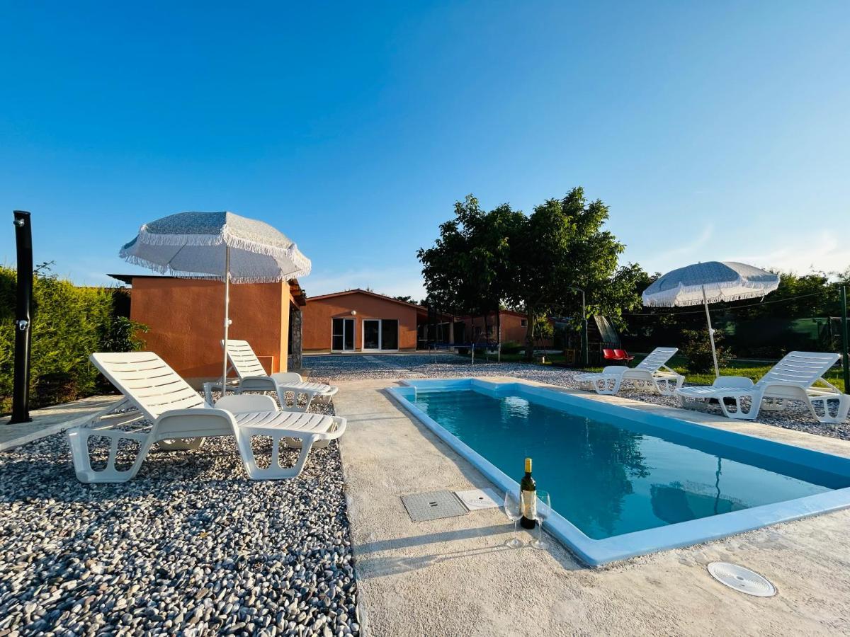 Villa Dora House With Wifi And Outdoor Swimming Pool Pola Esterno foto