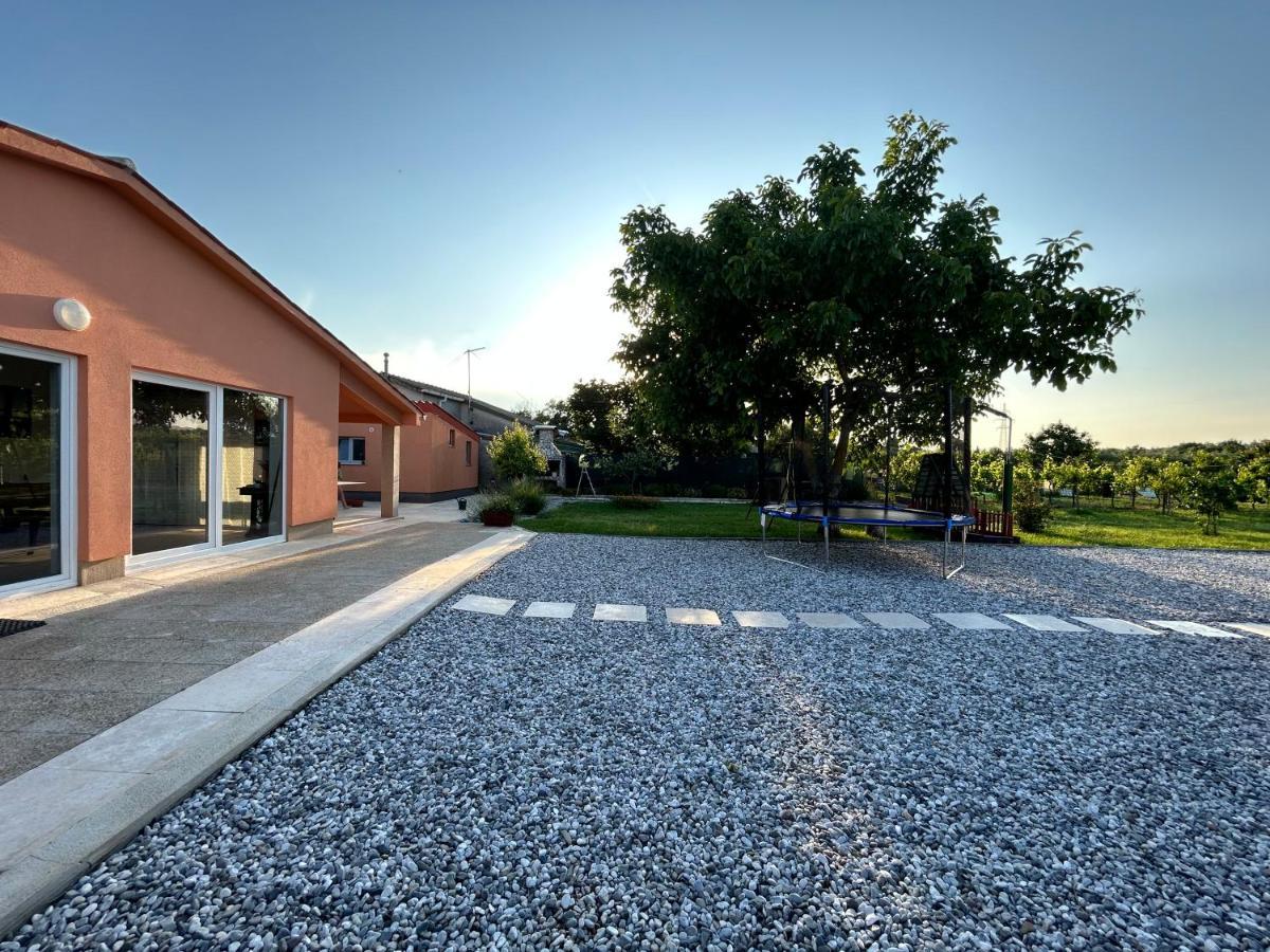 Villa Dora House With Wifi And Outdoor Swimming Pool Pola Esterno foto