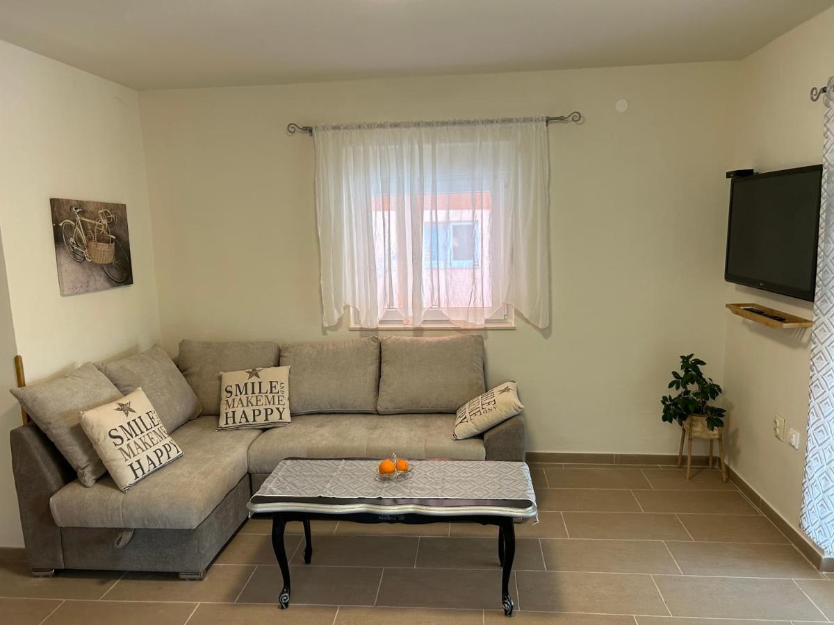Villa Dora House With Wifi And Outdoor Swimming Pool Pola Esterno foto