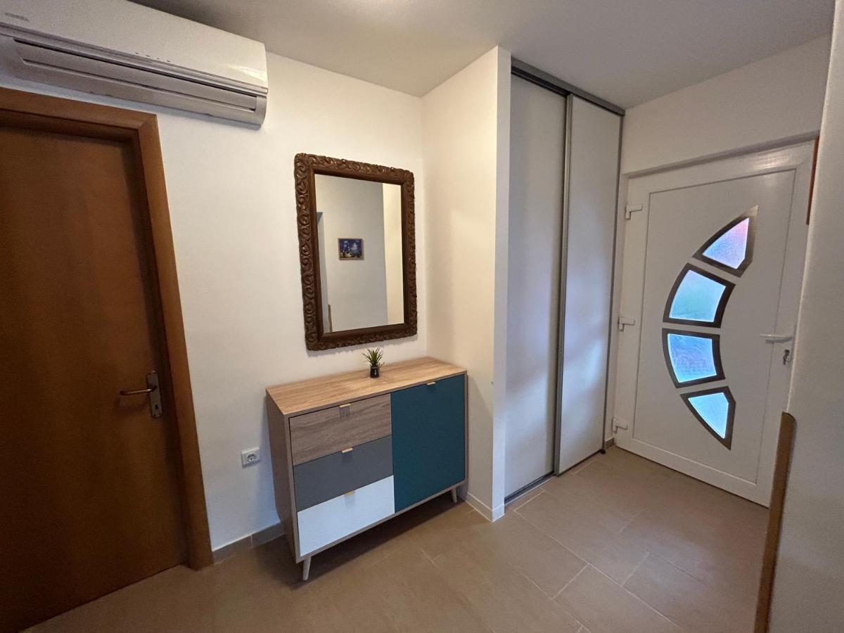 Villa Dora House With Wifi And Outdoor Swimming Pool Pola Esterno foto